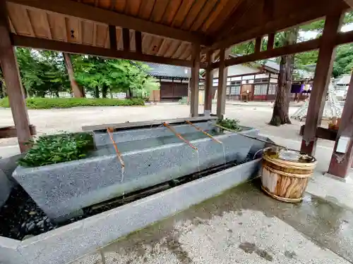 射水神社の手水舎