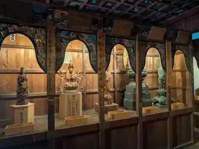 成身院　百体観音堂（さざえ堂）(埼玉県)
