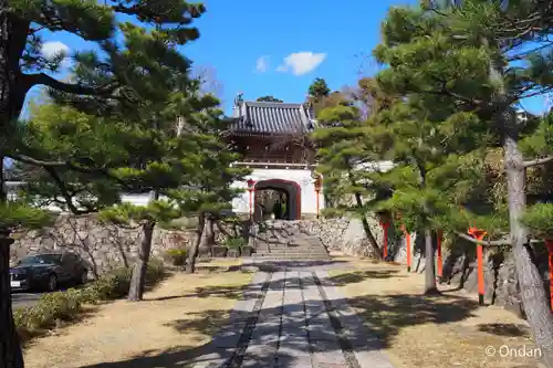 釈迦院の山門