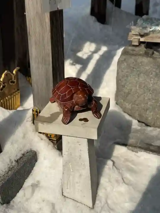 彌彦神社 (伊夜日子神社)の{uncategorized: "未分類", other: "その他", undefined: "問題あり", building: "その他建物", grave: "お墓", sacred_gate: "鳥居", guardian: "狛犬", statue: "像", buddha: "仏像", history: "歴史", nature: "自然", garden: "庭園", animal: "動物", pagoda: "塔", temizu: "手水舎", mountain_gate: "山門・神門", sanctuary: "本殿・本堂", subordinate: "末社・摂社", art: "芸術", scenery: "景色", jizo: "地蔵", ema: "絵馬", goshuin: "御朱印", omikuji: "おみくじ", items: "授与品その他", amulet: "お守り", goshuincho: "御朱印帳", eats: "食事", festival: "お祭り", votive_dance: "神楽", shichigosan: "七五三参", wedding: "結婚式", experience: "体験その他", initially: "初詣", around: "周辺", anti_infection: "感染症対策"}