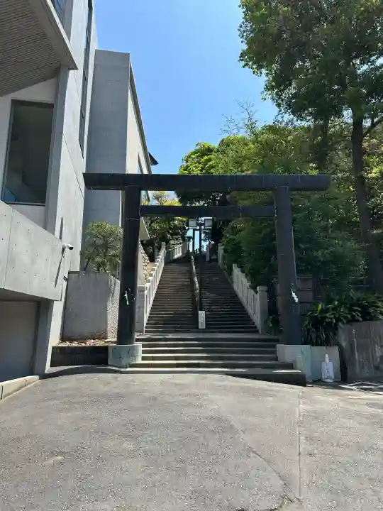 伊勢山皇大神宮の{uncategorized: "未分類", other: "その他", undefined: "問題あり", building: "その他建物", grave: "お墓", sacred_gate: "鳥居", guardian: "狛犬", statue: "像", buddha: "仏像", history: "歴史", nature: "自然", garden: "庭園", animal: "動物", pagoda: "塔", temizu: "手水舎", mountain_gate: "山門・神門", sanctuary: "本殿・本堂", subordinate: "末社・摂社", art: "芸術", scenery: "景色", jizo: "地蔵", ema: "絵馬", goshuin: "御朱印", omikuji: "おみくじ", items: "授与品その他", amulet: "お守り", goshuincho: "御朱印帳", eats: "食事", festival: "お祭り", votive_dance: "神楽", shichigosan: "七五三参", wedding: "結婚式", experience: "体験その他", initially: "初詣", around: "周辺", anti_infection: "感染症対策"}
