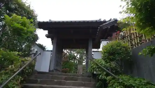 宝珠院の山門