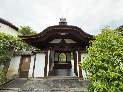興臨院の{uncategorized: "未分類", other: "その他", undefined: "問題あり", building: "その他建物", grave: "お墓", sacred_gate: "鳥居", guardian: "狛犬", statue: "像", buddha: "仏像", history: "歴史", nature: "自然", garden: "庭園", animal: "動物", pagoda: "塔", temizu: "手水舎", mountain_gate: "山門・神門", sanctuary: "本殿・本堂", subordinate: "末社・摂社", art: "芸術", scenery: "景色", jizo: "地蔵", ema: "絵馬", goshuin: "御朱印", omikuji: "おみくじ", items: "授与品その他", amulet: "お守り", goshuincho: "御朱印帳", eats: "食事", festival: "お祭り", votive_dance: "神楽", shichigosan: "七五三参", wedding: "結婚式", experience: "体験その他", initially: "初詣", around: "周辺", anti_infection: "感染症対策"}