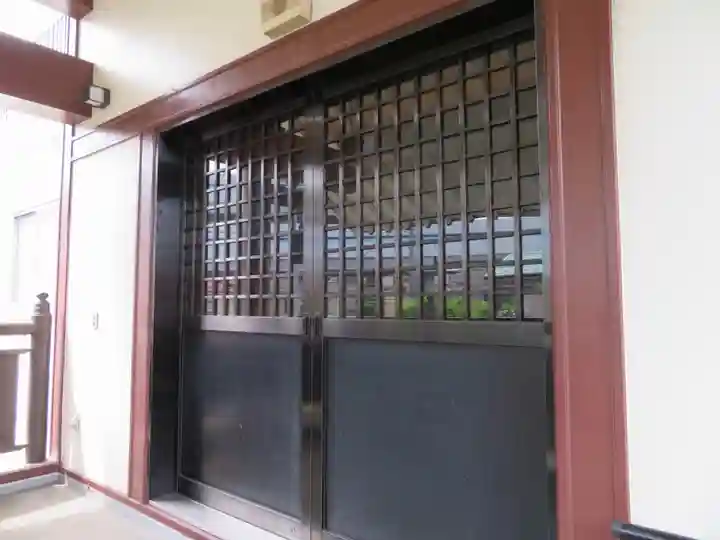 新照寺の本殿・本堂