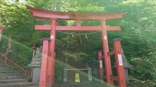 鼻顔稲荷神社の鳥居