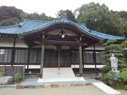 瀧泉寺の本殿・本堂