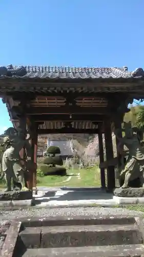 深泉寺の山門