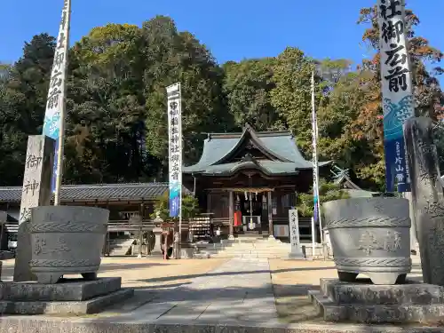 久井稲生神社の{uncategorized: "未分類", other: "その他", undefined: "問題あり", building: "その他建物", grave: "お墓", sacred_gate: "鳥居", guardian: "狛犬", statue: "像", buddha: "仏像", history: "歴史", nature: "自然", garden: "庭園", animal: "動物", pagoda: "塔", temizu: "手水舎", mountain_gate: "山門・神門", sanctuary: "本殿・本堂", subordinate: "末社・摂社", art: "芸術", scenery: "景色", jizo: "地蔵", ema: "絵馬", goshuin: "御朱印", omikuji: "おみくじ", items: "授与品その他", amulet: "お守り", goshuincho: "御朱印帳", eats: "食事", festival: "お祭り", votive_dance: "神楽", shichigosan: "七五三参", wedding: "結婚式", experience: "体験その他", initially: "初詣", around: "周辺", anti_infection: "感染症対策"}
