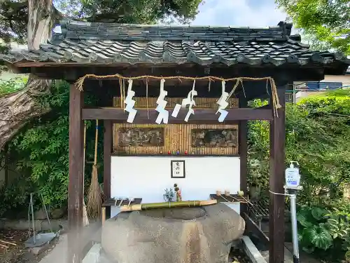 阿久刀神社の{uncategorized: "未分類", other: "その他", undefined: "問題あり", building: "その他建物", grave: "お墓", sacred_gate: "鳥居", guardian: "狛犬", statue: "像", buddha: "仏像", history: "歴史", nature: "自然", garden: "庭園", animal: "動物", pagoda: "塔", temizu: "手水舎", mountain_gate: "山門・神門", sanctuary: "本殿・本堂", subordinate: "末社・摂社", art: "芸術", scenery: "景色", jizo: "地蔵", ema: "絵馬", goshuin: "御朱印", omikuji: "おみくじ", items: "授与品その他", amulet: "お守り", goshuincho: "御朱印帳", eats: "食事", festival: "お祭り", votive_dance: "神楽", shichigosan: "七五三参", wedding: "結婚式", experience: "体験その他", initially: "初詣", around: "周辺", anti_infection: "感染症対策"}