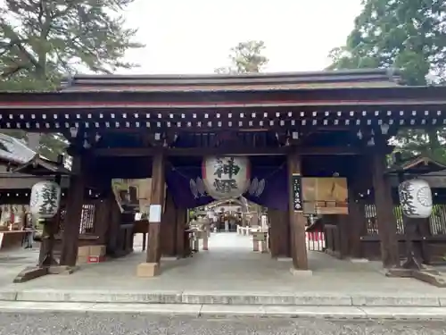 建部大社の山門