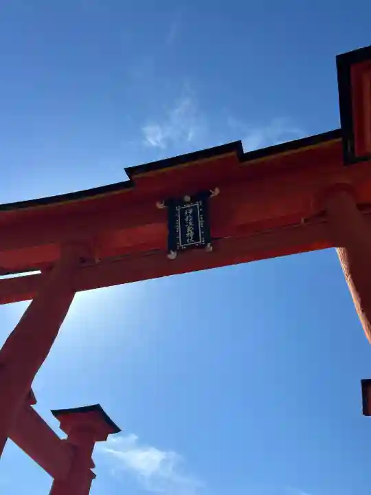 厳島神社の{uncategorized: "未分類", other: "その他", undefined: "問題あり", building: "その他建物", grave: "お墓", sacred_gate: "鳥居", guardian: "狛犬", statue: "像", buddha: "仏像", history: "歴史", nature: "自然", garden: "庭園", animal: "動物", pagoda: "塔", temizu: "手水舎", mountain_gate: "山門・神門", sanctuary: "本殿・本堂", subordinate: "末社・摂社", art: "芸術", scenery: "景色", jizo: "地蔵", ema: "絵馬", goshuin: "御朱印", omikuji: "おみくじ", items: "授与品その他", amulet: "お守り", goshuincho: "御朱印帳", eats: "食事", festival: "お祭り", votive_dance: "神楽", shichigosan: "七五三参", wedding: "結婚式", experience: "体験その他", initially: "初詣", around: "周辺", anti_infection: "感染症対策"}