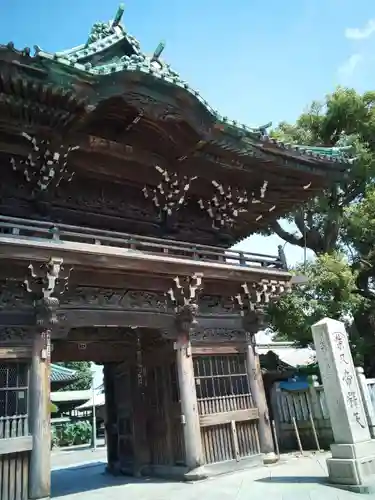 題経寺（柴又帝釈天）の山門・神門