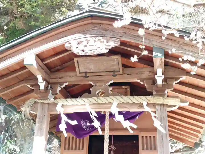 銭洗弁財天宇賀福神社の{uncategorized: "未分類", other: "その他", undefined: "問題あり", building: "その他建物", grave: "お墓", sacred_gate: "鳥居", guardian: "狛犬", statue: "像", buddha: "仏像", history: "歴史", nature: "自然", garden: "庭園", animal: "動物", pagoda: "塔", temizu: "手水舎", mountain_gate: "山門・神門", sanctuary: "本殿・本堂", subordinate: "末社・摂社", art: "芸術", scenery: "景色", jizo: "地蔵", ema: "絵馬", goshuin: "御朱印", omikuji: "おみくじ", items: "授与品その他", amulet: "お守り", goshuincho: "御朱印帳", eats: "食事", festival: "お祭り", votive_dance: "神楽", shichigosan: "七五三参", wedding: "結婚式", experience: "体験その他", initially: "初詣", around: "周辺", anti_infection: "感染症対策"}