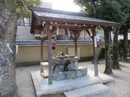 率川神社（大神神社摂社）の手水舎