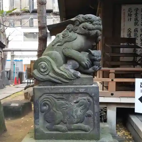 稲荷鬼王神社の狛犬