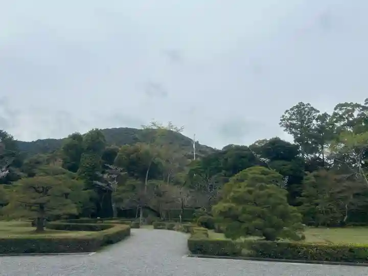 伊勢神宮内宮(皇大神宮)の{uncategorized: "未分類", other: "その他", undefined: "問題あり", building: "その他建物", grave: "お墓", sacred_gate: "鳥居", guardian: "狛犬", statue: "像", buddha: "仏像", history: "歴史", nature: "自然", garden: "庭園", animal: "動物", pagoda: "塔", temizu: "手水舎", mountain_gate: "山門・神門", sanctuary: "本殿・本堂", subordinate: "末社・摂社", art: "芸術", scenery: "景色", jizo: "地蔵", ema: "絵馬", goshuin: "御朱印", omikuji: "おみくじ", items: "授与品その他", amulet: "お守り", goshuincho: "御朱印帳", eats: "食事", festival: "お祭り", votive_dance: "神楽", shichigosan: "七五三参", wedding: "結婚式", experience: "体験その他", initially: "初詣", around: "周辺", anti_infection: "感染症対策"}