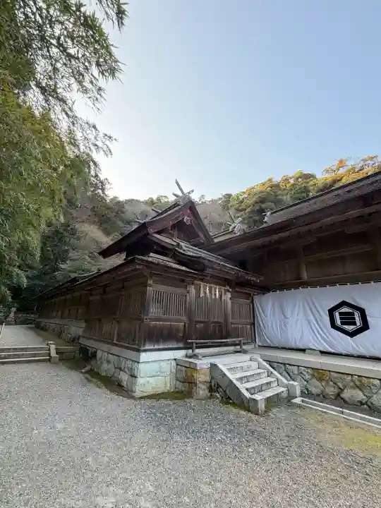 美保神社の{uncategorized: "未分類", other: "その他", undefined: "問題あり", building: "その他建物", grave: "お墓", sacred_gate: "鳥居", guardian: "狛犬", statue: "像", buddha: "仏像", history: "歴史", nature: "自然", garden: "庭園", animal: "動物", pagoda: "塔", temizu: "手水舎", mountain_gate: "山門・神門", sanctuary: "本殿・本堂", subordinate: "末社・摂社", art: "芸術", scenery: "景色", jizo: "地蔵", ema: "絵馬", goshuin: "御朱印", omikuji: "おみくじ", items: "授与品その他", amulet: "お守り", goshuincho: "御朱印帳", eats: "食事", festival: "お祭り", votive_dance: "神楽", shichigosan: "七五三参", wedding: "結婚式", experience: "体験その他", initially: "初詣", around: "周辺", anti_infection: "感染症対策"}