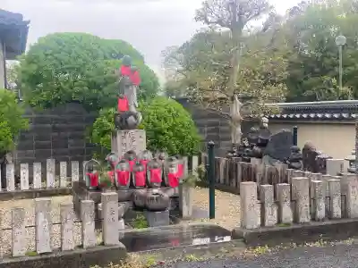 与楽寺の{uncategorized: "未分類", other: "その他", undefined: "問題あり", building: "その他建物", grave: "お墓", sacred_gate: "鳥居", guardian: "狛犬", statue: "像", buddha: "仏像", history: "歴史", nature: "自然", garden: "庭園", animal: "動物", pagoda: "塔", temizu: "手水舎", mountain_gate: "山門・神門", sanctuary: "本殿・本堂", subordinate: "末社・摂社", art: "芸術", scenery: "景色", jizo: "地蔵", ema: "絵馬", goshuin: "御朱印", omikuji: "おみくじ", items: "授与品その他", amulet: "お守り", goshuincho: "御朱印帳", eats: "食事", festival: "お祭り", votive_dance: "神楽", shichigosan: "七五三参", wedding: "結婚式", experience: "体験その他", initially: "初詣", around: "周辺", anti_infection: "感染症対策"}
