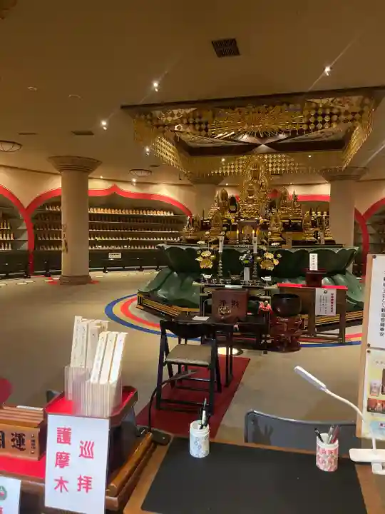 成田山札幌別院新栄寺の本殿・本堂