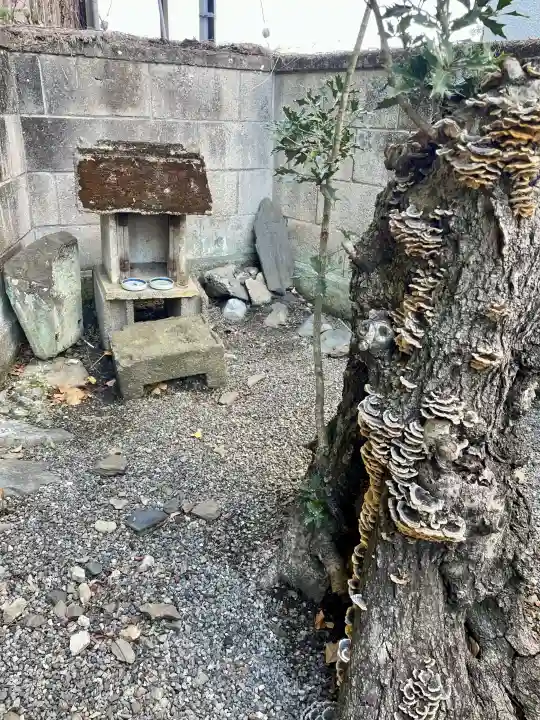 山王社の{uncategorized: "未分類", other: "その他", undefined: "問題あり", building: "その他建物", grave: "お墓", sacred_gate: "鳥居", guardian: "狛犬", statue: "像", buddha: "仏像", history: "歴史", nature: "自然", garden: "庭園", animal: "動物", pagoda: "塔", temizu: "手水舎", mountain_gate: "山門・神門", sanctuary: "本殿・本堂", subordinate: "末社・摂社", art: "芸術", scenery: "景色", jizo: "地蔵", ema: "絵馬", goshuin: "御朱印", omikuji: "おみくじ", items: "授与品その他", amulet: "お守り", goshuincho: "御朱印帳", eats: "食事", festival: "お祭り", votive_dance: "神楽", shichigosan: "七五三参", wedding: "結婚式", experience: "体験その他", initially: "初詣", around: "周辺", anti_infection: "感染症対策"}