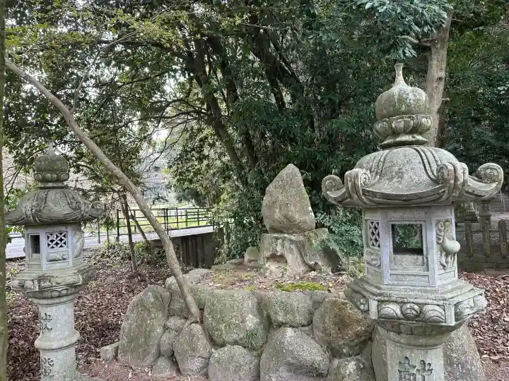 平群神社の{uncategorized: "未分類", other: "その他", undefined: "問題あり", building: "その他建物", grave: "お墓", sacred_gate: "鳥居", guardian: "狛犬", statue: "像", buddha: "仏像", history: "歴史", nature: "自然", garden: "庭園", animal: "動物", pagoda: "塔", temizu: "手水舎", mountain_gate: "山門・神門", sanctuary: "本殿・本堂", subordinate: "末社・摂社", art: "芸術", scenery: "景色", jizo: "地蔵", ema: "絵馬", goshuin: "御朱印", omikuji: "おみくじ", items: "授与品その他", amulet: "お守り", goshuincho: "御朱印帳", eats: "食事", festival: "お祭り", votive_dance: "神楽", shichigosan: "七五三参", wedding: "結婚式", experience: "体験その他", initially: "初詣", around: "周辺", anti_infection: "感染症対策"}