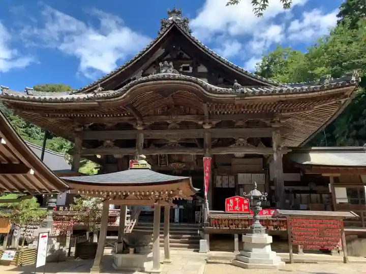 岡寺(龍蓋寺)の本殿・本堂