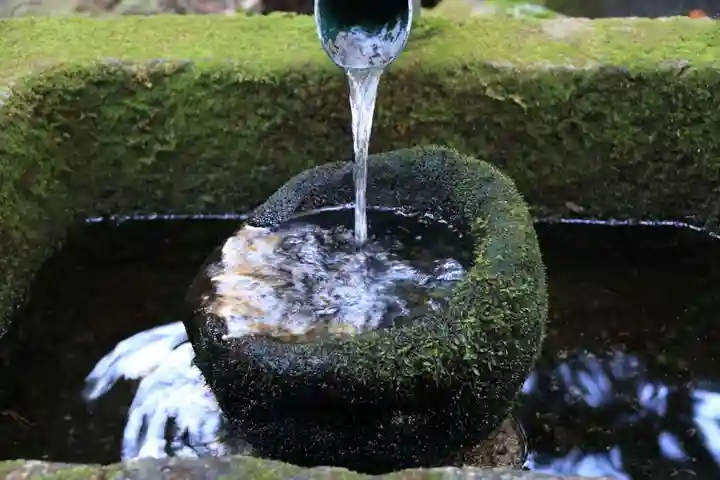 磐椅神社の手水舎