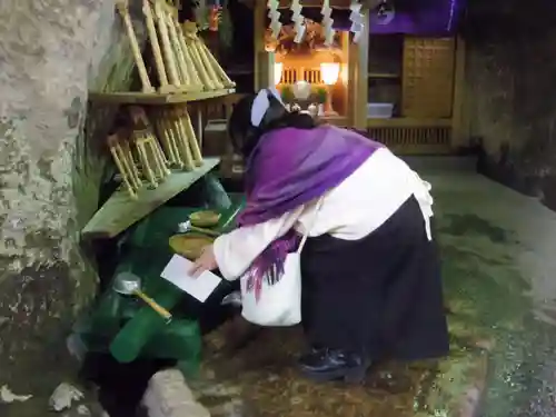 銭洗弁財天宇賀福神社(神奈川県)