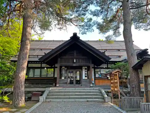 上川神社の山門