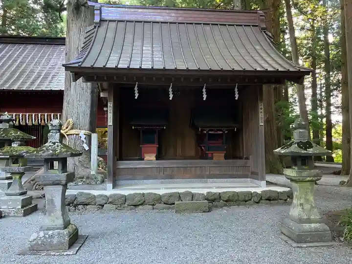 北口本宮冨士浅間神社の末社・摂社