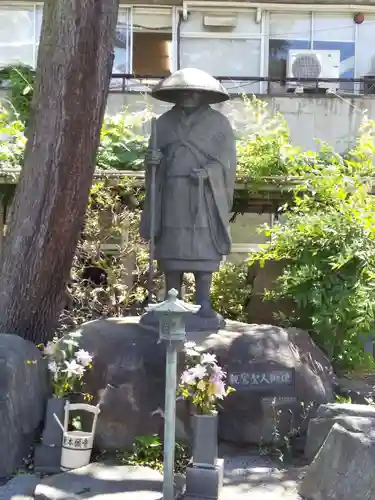 東本願寺の像