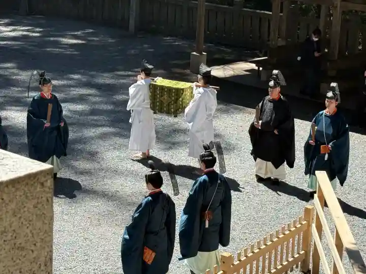 三峯神社の{uncategorized: "未分類", other: "その他", undefined: "問題あり", building: "その他建物", grave: "お墓", sacred_gate: "鳥居", guardian: "狛犬", statue: "像", buddha: "仏像", history: "歴史", nature: "自然", garden: "庭園", animal: "動物", pagoda: "塔", temizu: "手水舎", mountain_gate: "山門・神門", sanctuary: "本殿・本堂", subordinate: "末社・摂社", art: "芸術", scenery: "景色", jizo: "地蔵", ema: "絵馬", goshuin: "御朱印", omikuji: "おみくじ", items: "授与品その他", amulet: "お守り", goshuincho: "御朱印帳", eats: "食事", festival: "お祭り", votive_dance: "神楽", shichigosan: "七五三参", wedding: "結婚式", experience: "体験その他", initially: "初詣", around: "周辺", anti_infection: "感染症対策"}