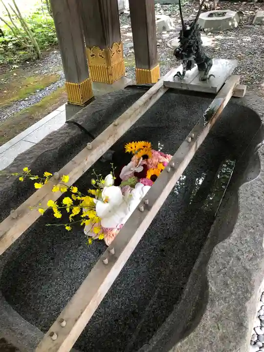 彌彦神社 (伊夜日子神社)の手水舎
