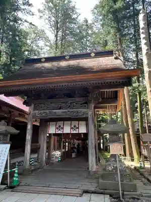 諏訪大社の山門・神門