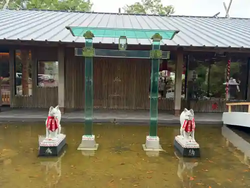 神徳稲荷神社の{uncategorized: "未分類", other: "その他", undefined: "問題あり", building: "その他建物", grave: "お墓", sacred_gate: "鳥居", guardian: "狛犬", statue: "像", buddha: "仏像", history: "歴史", nature: "自然", garden: "庭園", animal: "動物", pagoda: "塔", temizu: "手水舎", mountain_gate: "山門・神門", sanctuary: "本殿・本堂", subordinate: "末社・摂社", art: "芸術", scenery: "景色", jizo: "地蔵", ema: "絵馬", goshuin: "御朱印", omikuji: "おみくじ", items: "授与品その他", amulet: "お守り", goshuincho: "御朱印帳", eats: "食事", festival: "お祭り", votive_dance: "神楽", shichigosan: "七五三参", wedding: "結婚式", experience: "体験その他", initially: "初詣", around: "周辺", anti_infection: "感染症対策"}