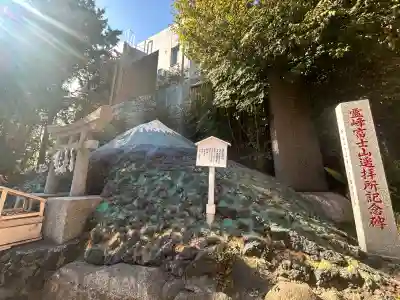 京濱伏見稲荷神社の{uncategorized: "未分類", other: "その他", undefined: "問題あり", building: "その他建物", grave: "お墓", sacred_gate: "鳥居", guardian: "狛犬", statue: "像", buddha: "仏像", history: "歴史", nature: "自然", garden: "庭園", animal: "動物", pagoda: "塔", temizu: "手水舎", mountain_gate: "山門・神門", sanctuary: "本殿・本堂", subordinate: "末社・摂社", art: "芸術", scenery: "景色", jizo: "地蔵", ema: "絵馬", goshuin: "御朱印", omikuji: "おみくじ", items: "授与品その他", amulet: "お守り", goshuincho: "御朱印帳", eats: "食事", festival: "お祭り", votive_dance: "神楽", shichigosan: "七五三参", wedding: "結婚式", experience: "体験その他", initially: "初詣", around: "周辺", anti_infection: "感染症対策"}