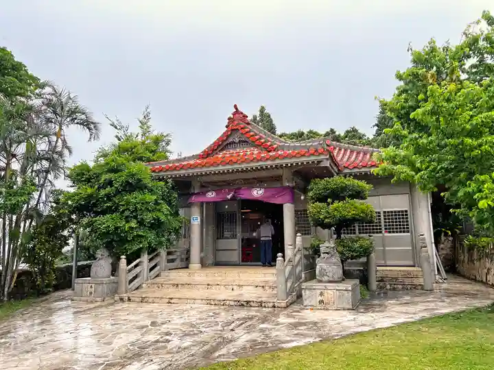 識名宮の本殿・本堂