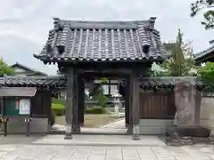 普門寺の山門