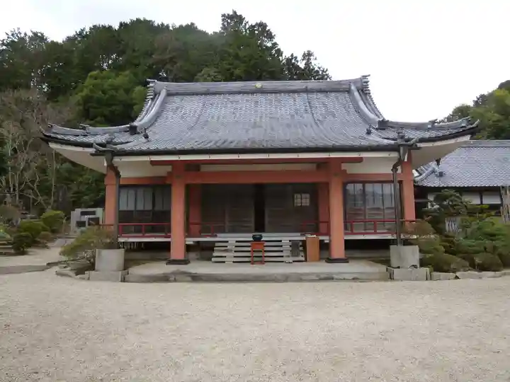 岩谷寺の本殿・本堂