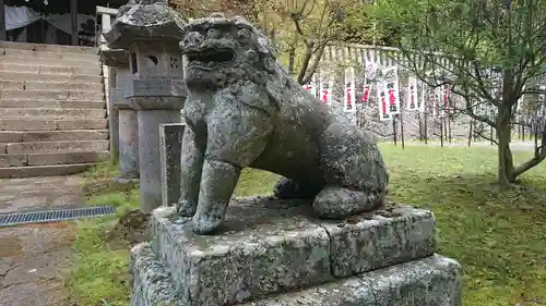 新海三社神社の狛犬