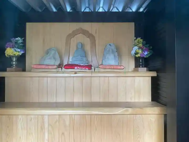 地蔵堂 (鎌掛)の{uncategorized: "未分類", other: "その他", undefined: "問題あり", building: "その他建物", grave: "お墓", sacred_gate: "鳥居", guardian: "狛犬", statue: "像", buddha: "仏像", history: "歴史", nature: "自然", garden: "庭園", animal: "動物", pagoda: "塔", temizu: "手水舎", mountain_gate: "山門・神門", sanctuary: "本殿・本堂", subordinate: "末社・摂社", art: "芸術", scenery: "景色", jizo: "地蔵", ema: "絵馬", goshuin: "御朱印", omikuji: "おみくじ", items: "授与品その他", amulet: "お守り", goshuincho: "御朱印帳", eats: "食事", festival: "お祭り", votive_dance: "神楽", shichigosan: "七五三参", wedding: "結婚式", experience: "体験その他", initially: "初詣", around: "周辺", anti_infection: "感染症対策"}