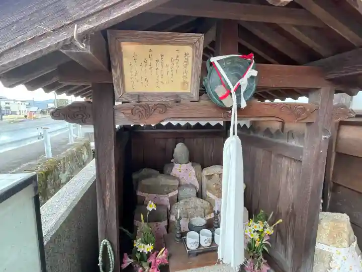長徳寺の{uncategorized: "未分類", other: "その他", undefined: "問題あり", building: "その他建物", grave: "お墓", sacred_gate: "鳥居", guardian: "狛犬", statue: "像", buddha: "仏像", history: "歴史", nature: "自然", garden: "庭園", animal: "動物", pagoda: "塔", temizu: "手水舎", mountain_gate: "山門・神門", sanctuary: "本殿・本堂", subordinate: "末社・摂社", art: "芸術", scenery: "景色", jizo: "地蔵", ema: "絵馬", goshuin: "御朱印", omikuji: "おみくじ", items: "授与品その他", amulet: "お守り", goshuincho: "御朱印帳", eats: "食事", festival: "お祭り", votive_dance: "神楽", shichigosan: "七五三参", wedding: "結婚式", experience: "体験その他", initially: "初詣", around: "周辺", anti_infection: "感染症対策"}