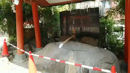 京濱伏見稲荷神社の手水舎