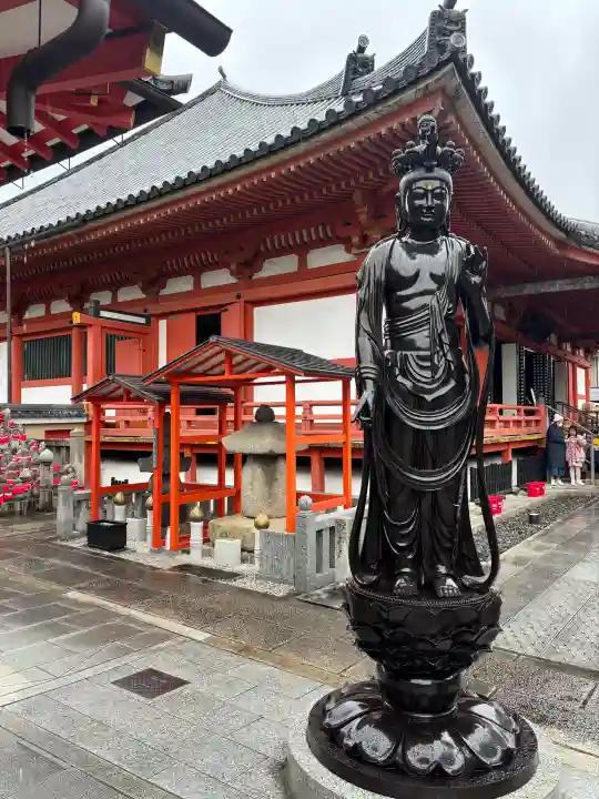 六波羅蜜寺の{uncategorized: "未分類", other: "その他", undefined: "問題あり", building: "その他建物", grave: "お墓", sacred_gate: "鳥居", guardian: "狛犬", statue: "像", buddha: "仏像", history: "歴史", nature: "自然", garden: "庭園", animal: "動物", pagoda: "塔", temizu: "手水舎", mountain_gate: "山門・神門", sanctuary: "本殿・本堂", subordinate: "末社・摂社", art: "芸術", scenery: "景色", jizo: "地蔵", ema: "絵馬", goshuin: "御朱印", omikuji: "おみくじ", items: "授与品その他", amulet: "お守り", goshuincho: "御朱印帳", eats: "食事", festival: "お祭り", votive_dance: "神楽", shichigosan: "七五三参", wedding: "結婚式", experience: "体験その他", initially: "初詣", around: "周辺", anti_infection: "感染症対策"}