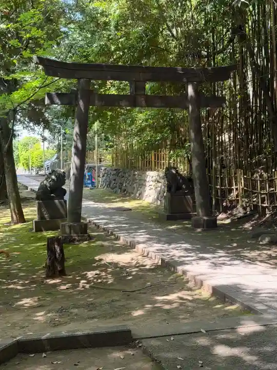 渋谷氷川神社の{uncategorized: "未分類", other: "その他", undefined: "問題あり", building: "その他建物", grave: "お墓", sacred_gate: "鳥居", guardian: "狛犬", statue: "像", buddha: "仏像", history: "歴史", nature: "自然", garden: "庭園", animal: "動物", pagoda: "塔", temizu: "手水舎", mountain_gate: "山門・神門", sanctuary: "本殿・本堂", subordinate: "末社・摂社", art: "芸術", scenery: "景色", jizo: "地蔵", ema: "絵馬", goshuin: "御朱印", omikuji: "おみくじ", items: "授与品その他", amulet: "お守り", goshuincho: "御朱印帳", eats: "食事", festival: "お祭り", votive_dance: "神楽", shichigosan: "七五三参", wedding: "結婚式", experience: "体験その他", initially: "初詣", around: "周辺", anti_infection: "感染症対策"}