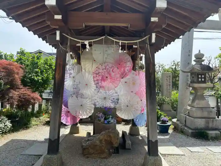 水堂須佐男神社の{uncategorized: "未分類", other: "その他", undefined: "問題あり", building: "その他建物", grave: "お墓", sacred_gate: "鳥居", guardian: "狛犬", statue: "像", buddha: "仏像", history: "歴史", nature: "自然", garden: "庭園", animal: "動物", pagoda: "塔", temizu: "手水舎", mountain_gate: "山門・神門", sanctuary: "本殿・本堂", subordinate: "末社・摂社", art: "芸術", scenery: "景色", jizo: "地蔵", ema: "絵馬", goshuin: "御朱印", omikuji: "おみくじ", items: "授与品その他", amulet: "お守り", goshuincho: "御朱印帳", eats: "食事", festival: "お祭り", votive_dance: "神楽", shichigosan: "七五三参", wedding: "結婚式", experience: "体験その他", initially: "初詣", around: "周辺", anti_infection: "感染症対策"}