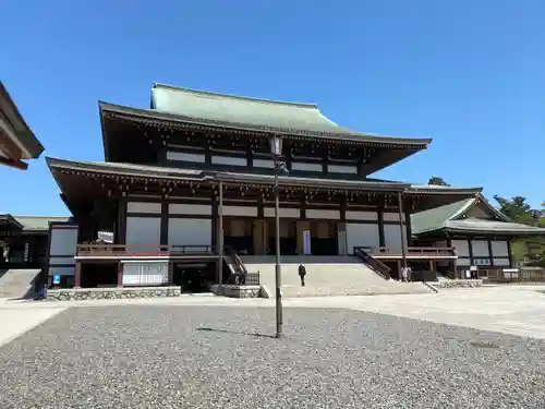 成田山新勝寺の本殿・本堂