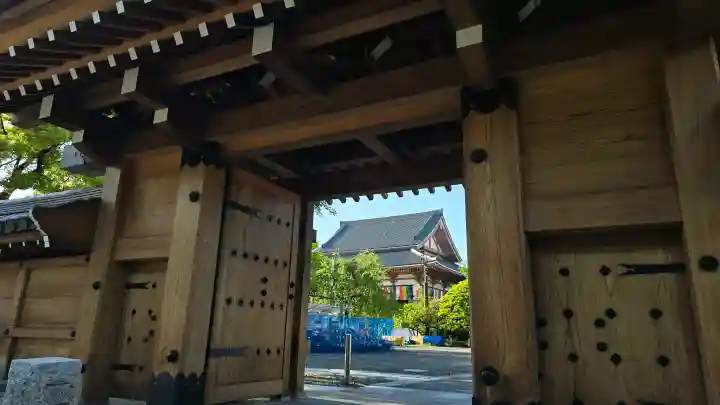 西新井大師総持寺の{uncategorized: "未分類", other: "その他", undefined: "問題あり", building: "その他建物", grave: "お墓", sacred_gate: "鳥居", guardian: "狛犬", statue: "像", buddha: "仏像", history: "歴史", nature: "自然", garden: "庭園", animal: "動物", pagoda: "塔", temizu: "手水舎", mountain_gate: "山門・神門", sanctuary: "本殿・本堂", subordinate: "末社・摂社", art: "芸術", scenery: "景色", jizo: "地蔵", ema: "絵馬", goshuin: "御朱印", omikuji: "おみくじ", items: "授与品その他", amulet: "お守り", goshuincho: "御朱印帳", eats: "食事", festival: "お祭り", votive_dance: "神楽", shichigosan: "七五三参", wedding: "結婚式", experience: "体験その他", initially: "初詣", around: "周辺", anti_infection: "感染症対策"}