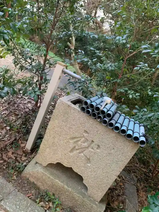 津布田八幡宮の手水舎