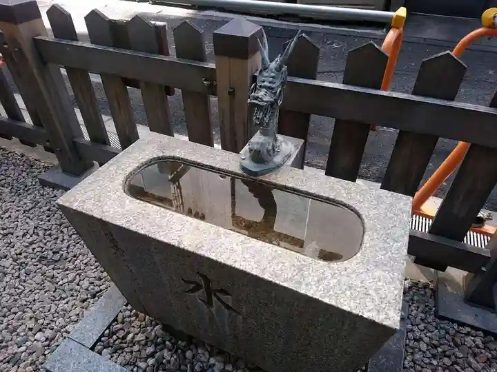 榎龍王/榎地蔵尊の手水舎